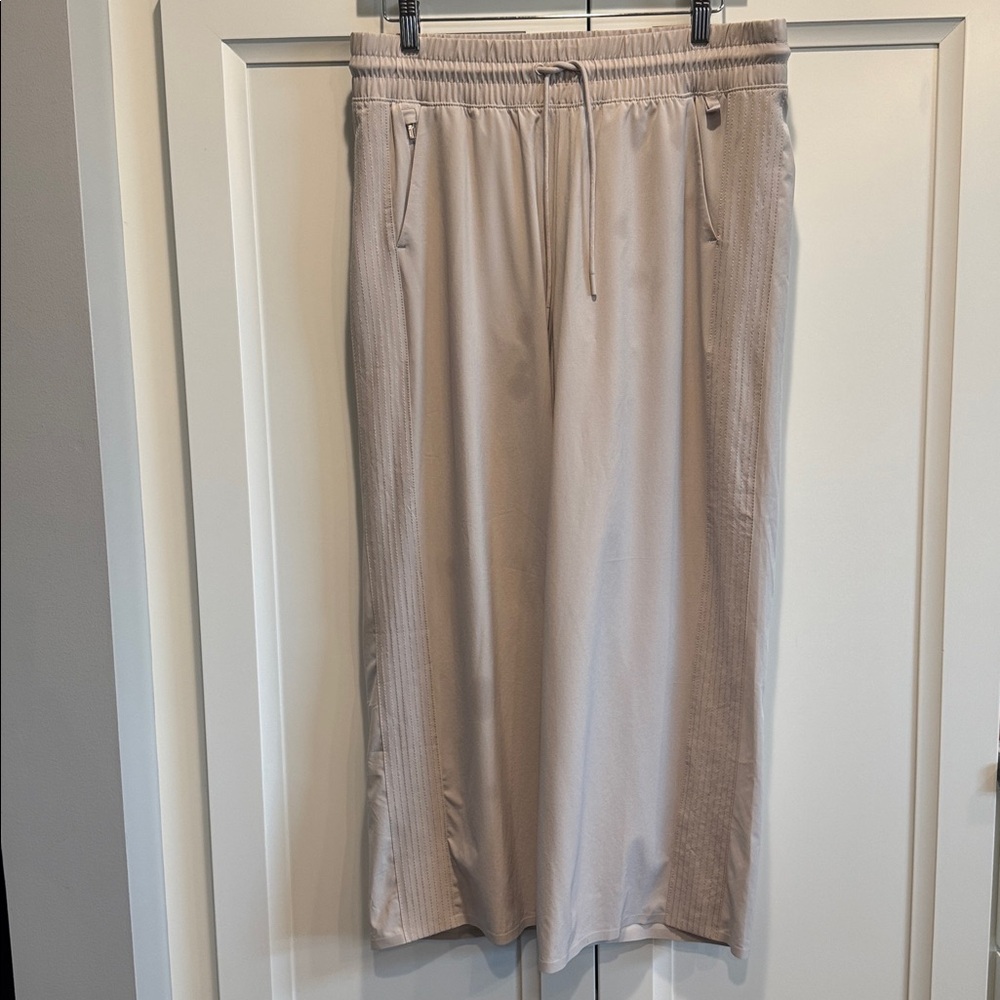Athleta Avenue Wide Leg Crop - Picture 2 of 6
